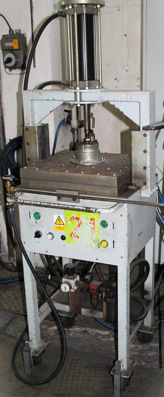 Kalící lis Kalící lis