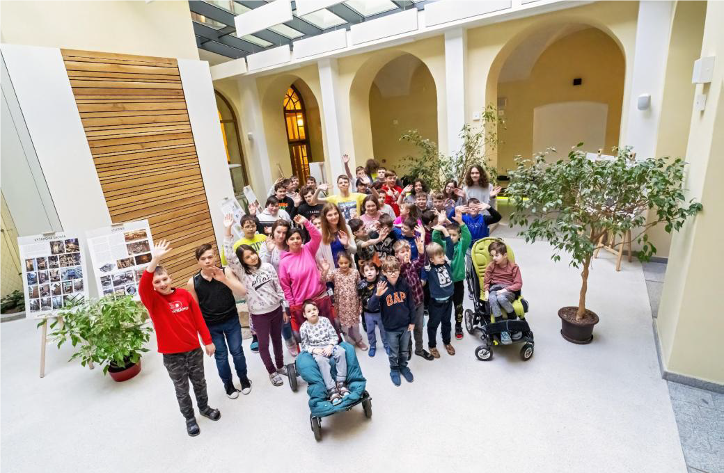 MEDUNA vakuová kalírna pomáhá dětem na cestě za vzděláním!